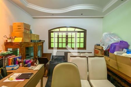 Casa à venda com 218m², 3 quartos e 2 vagasEscritório