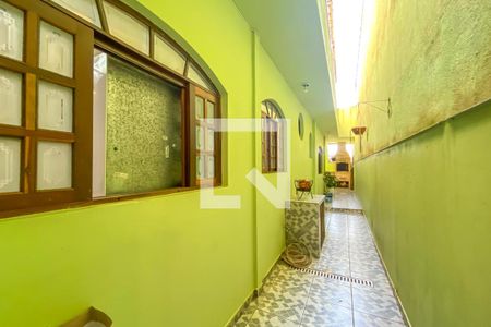 Casa à venda com 218m², 3 quartos e 2 vagasCorredor Lateral