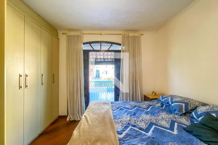 Casa à venda com 218m², 3 quartos e 2 vagasSuíte