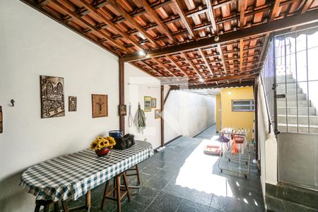 Casa à venda com 120m², 2 quartos e 2 vagasQuintal