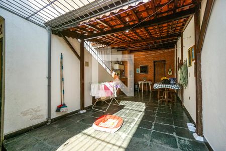 Casa à venda com 120m², 2 quartos e 2 vagasQuintal
