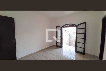 Casa à venda com 200m², 3 quartos e 2 vagasSuíte
