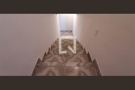 Casa à venda com 200m², 3 quartos e 2 vagasEscada