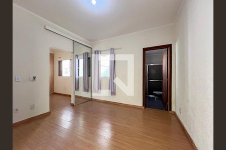 Casa à venda com 250m², 3 quartos e 4 vagasSuíte