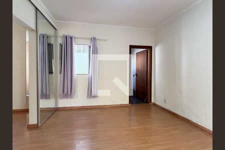 Casa à venda com 250m², 3 quartos e 4 vagasSuíte