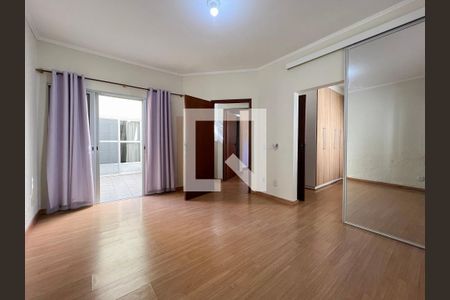 Casa à venda com 250m², 3 quartos e 4 vagasSuíte