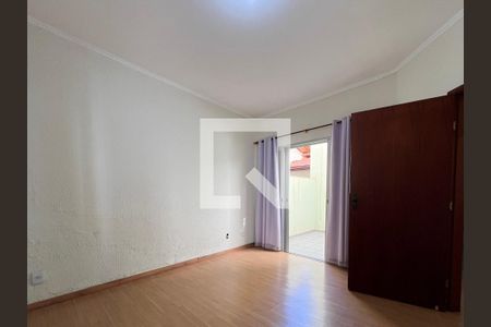Casa à venda com 250m², 3 quartos e 4 vagasSuíte