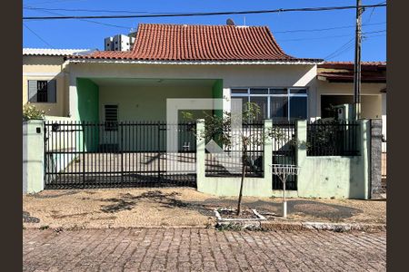 Casa à venda com 250m², 3 quartos e 4 vagasFachada