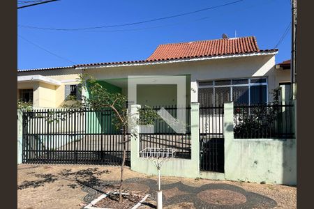 Casa à venda com 250m², 3 quartos e 4 vagasFachada