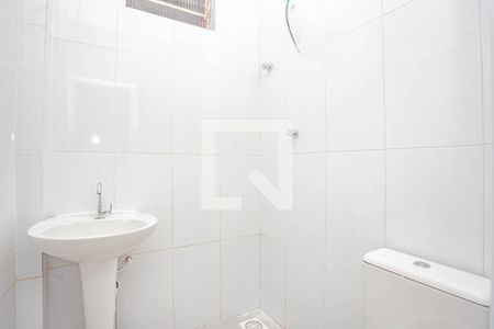 Banheiro de casa para alugar com 1 quarto, 25m² em Jardim Maria Estela, São Paulo