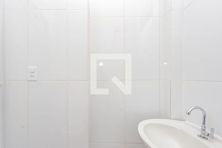 Banheiro de casa para alugar com 1 quarto, 25m² em Jardim Maria Estela, São Paulo