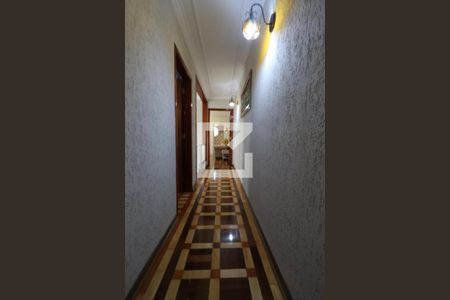 Casa à venda com 400m², 3 quartos e 12 vagasCorredor e Escada