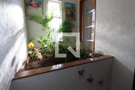 Casa à venda com 400m², 3 quartos e 12 vagasCorredor e Escada