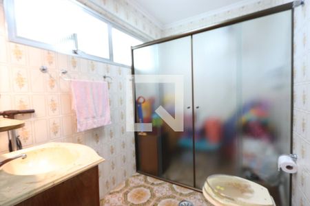 Casa à venda com 400m², 3 quartos e 12 vagasBanheiro da Suíte 2