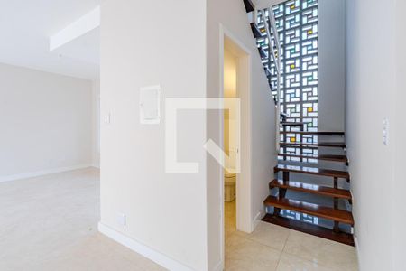 Sala de casa de condomínio à venda com 4 quartos, 221m² em Jardim Isabel, Porto Alegre