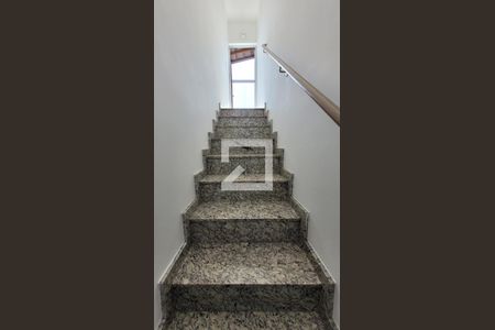 Apartamento à venda com 108m², 2 quartos e 1 vagaEscada