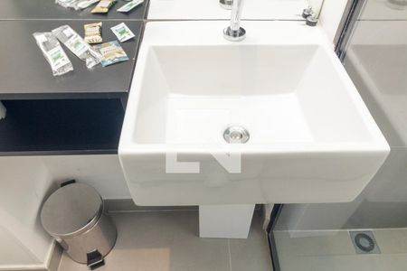 Banheiro de kitnet/studio para alugar com 1 quarto, 11m² em Vila Buarque, São Paulo