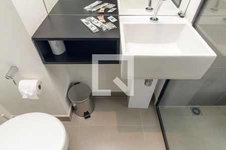 Banheiro de kitnet/studio para alugar com 1 quarto, 11m² em Vila Buarque, São Paulo