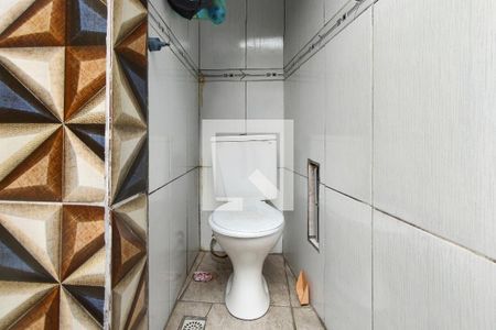 Casa para alugar com 80m², 2 quartos e 2 vagas Casa para alugar com 80m², 2 quartos e 2 vagasBanheiro da garagem