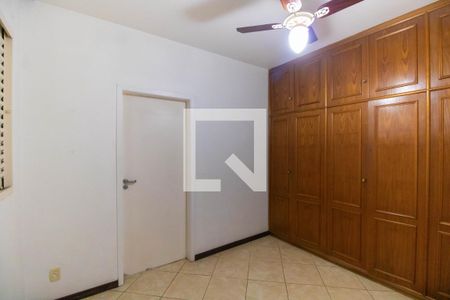 Casa de condomínio à venda com 450m², 5 quartos e 2 vagas Casa de condomínio à venda com 450m², 5 quartos e 2 vagasSuíte 1