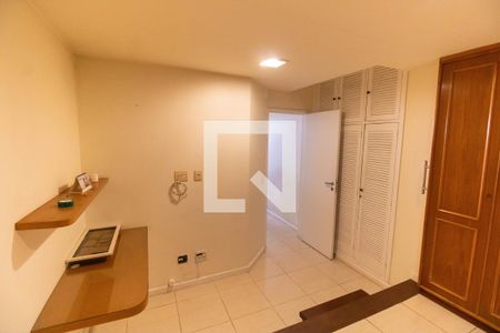 Casa de condomínio à venda com 450m², 5 quartos e 2 vagas Casa de condomínio à venda com 450m², 5 quartos e 2 vagasQuarto 2