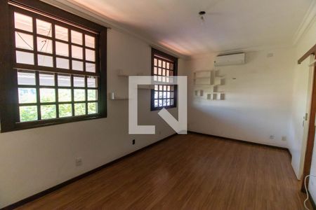 Casa de condomínio à venda com 450m², 5 quartos e 2 vagas Casa de condomínio à venda com 450m², 5 quartos e 2 vagasBanheiro da Suíte 2