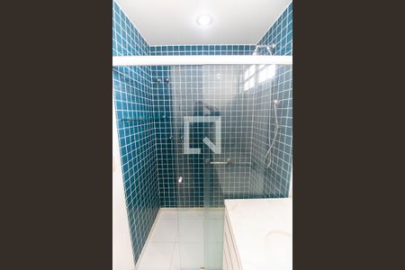 Casa de condomínio à venda com 450m², 5 quartos e 2 vagas Casa de condomínio à venda com 450m², 5 quartos e 2 vagasBanheiro Social 1