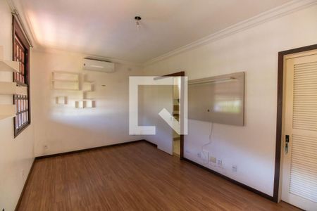 Casa de condomínio à venda com 450m², 5 quartos e 2 vagas Casa de condomínio à venda com 450m², 5 quartos e 2 vagasSuíte 2