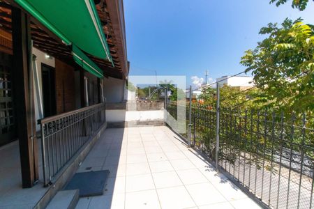 Casa de condomínio à venda com 450m², 5 quartos e 2 vagas Casa de condomínio à venda com 450m², 5 quartos e 2 vagasÁrea externa