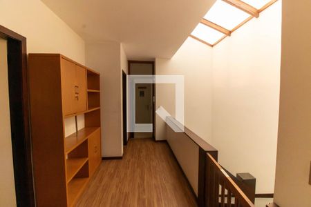 Casa de condomínio à venda com 450m², 5 quartos e 2 vagas Casa de condomínio à venda com 450m², 5 quartos e 2 vagasHall