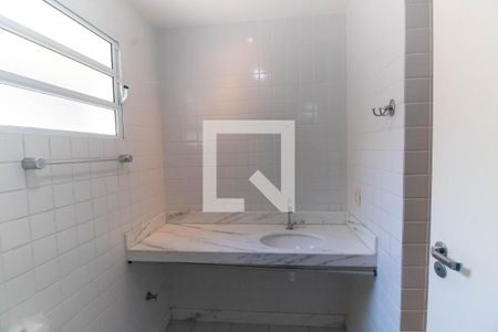 Casa de condomínio à venda com 450m², 5 quartos e 2 vagas Casa de condomínio à venda com 450m², 5 quartos e 2 vagasBanheiro da Suíte 1