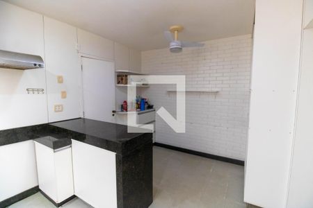 Casa de condomínio à venda com 450m², 5 quartos e 2 vagas Casa de condomínio à venda com 450m², 5 quartos e 2 vagasCozinha 2