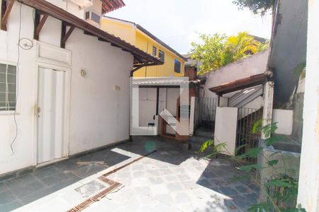 Casa de condomínio à venda com 450m², 5 quartos e 2 vagas Casa de condomínio à venda com 450m², 5 quartos e 2 vagasÁrea externa