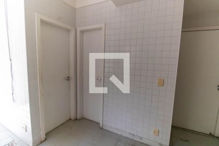 Casa de condomínio à venda com 450m², 5 quartos e 2 vagas Casa de condomínio à venda com 450m², 5 quartos e 2 vagasÁrea de Serviço