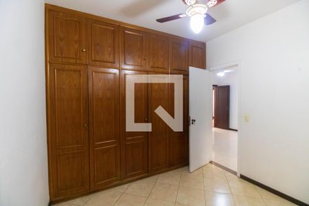 Casa de condomínio à venda com 450m², 5 quartos e 2 vagas Casa de condomínio à venda com 450m², 5 quartos e 2 vagasSuíte 1