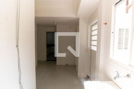 Casa de condomínio à venda com 450m², 5 quartos e 2 vagas Casa de condomínio à venda com 450m², 5 quartos e 2 vagasÁrea de Serviço