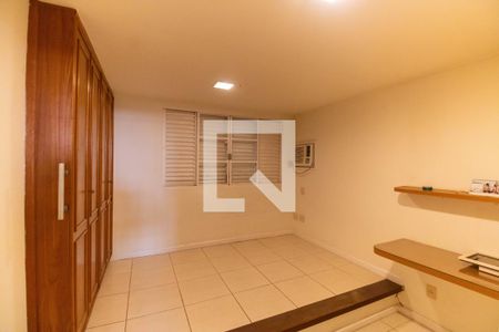 Casa de condomínio à venda com 450m², 5 quartos e 2 vagas Casa de condomínio à venda com 450m², 5 quartos e 2 vagasQuarto 2