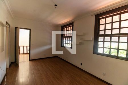 Casa de condomínio à venda com 450m², 5 quartos e 2 vagas Casa de condomínio à venda com 450m², 5 quartos e 2 vagasSuíte 2