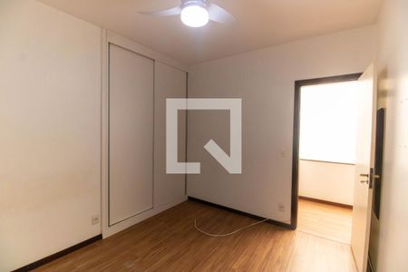 Casa de condomínio à venda com 450m², 5 quartos e 2 vagas Casa de condomínio à venda com 450m², 5 quartos e 2 vagasQuarto 1