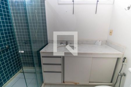 Casa de condomínio à venda com 450m², 5 quartos e 2 vagas Casa de condomínio à venda com 450m², 5 quartos e 2 vagasBanheiro Social 1