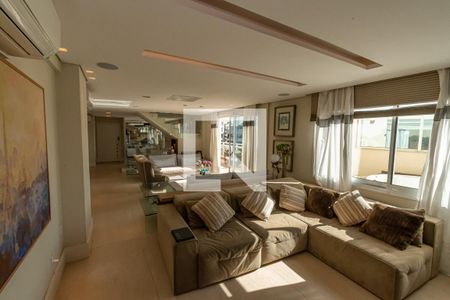 Sala de TV   de apartamento à venda com 4 quartos, 340m² em Cambuí, Campinas