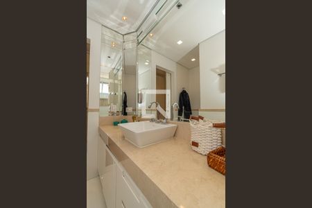 Apartamento à venda com 340m², 4 quartos e 4 vagasBanheiro da Suíte 2