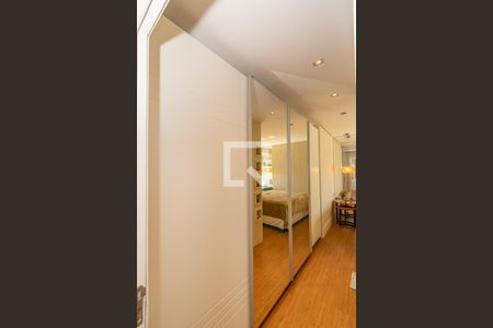 Apartamento à venda com 340m², 4 quartos e 4 vagasCloset da suíte 2