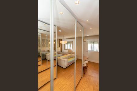 Apartamento à venda com 340m², 4 quartos e 4 vagasCloset da suíte 1