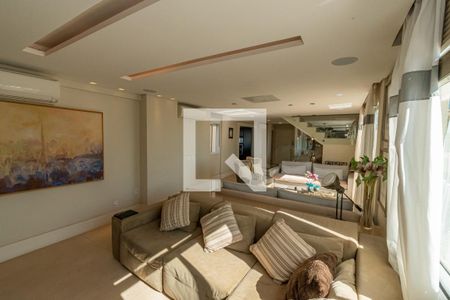 Sala de TV   de apartamento à venda com 4 quartos, 340m² em Cambuí, Campinas