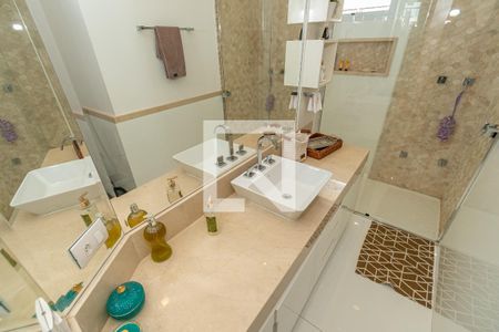 Apartamento à venda com 340m², 4 quartos e 4 vagasDetalhe Banheiro da Suíte 2