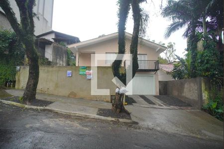 Casa à venda com 197m², 3 quartos e 3 vagas Casa à venda com 197m², 3 quartos e 3 vagasFachada