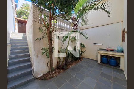 Casa à venda com 254m², 3 quartos e 4 vagasLateral