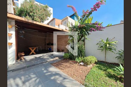 Casa à venda com 254m², 3 quartos e 4 vagasQuintal