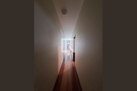 Casa à venda com 254m², 3 quartos e 4 vagasCorredor